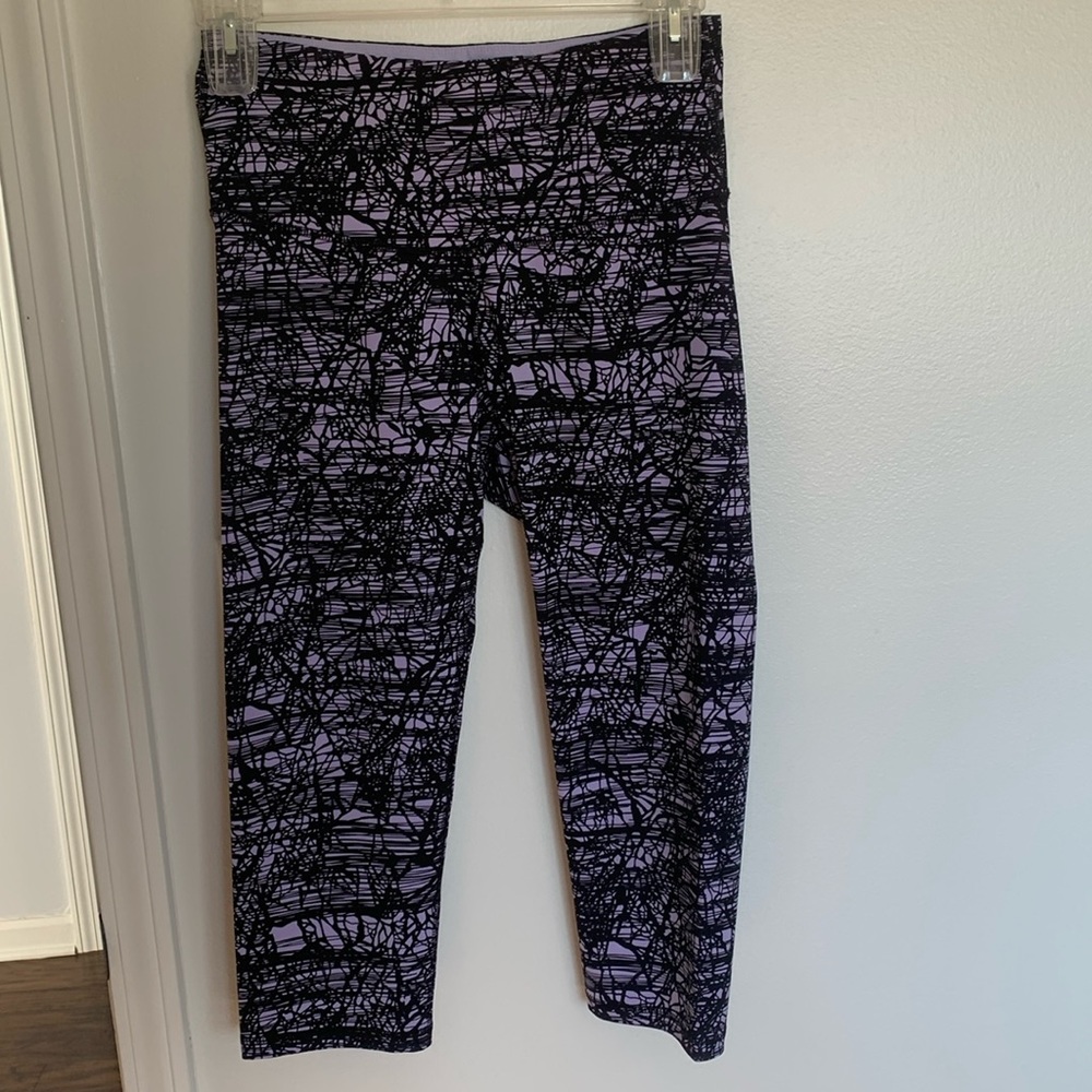 Active Capris - Size L - Picture 2 of 7